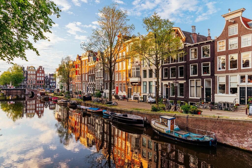 Amsterdam Holidays - 4 Star Leonardo Royal Hotel 1