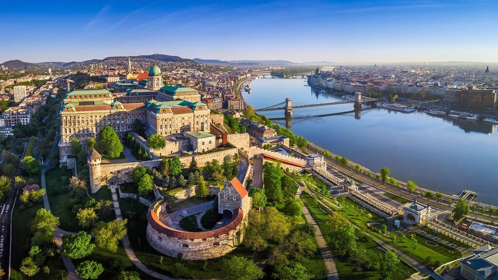 Budapest Holidays - 4 Star Up Hotel Budapest 1