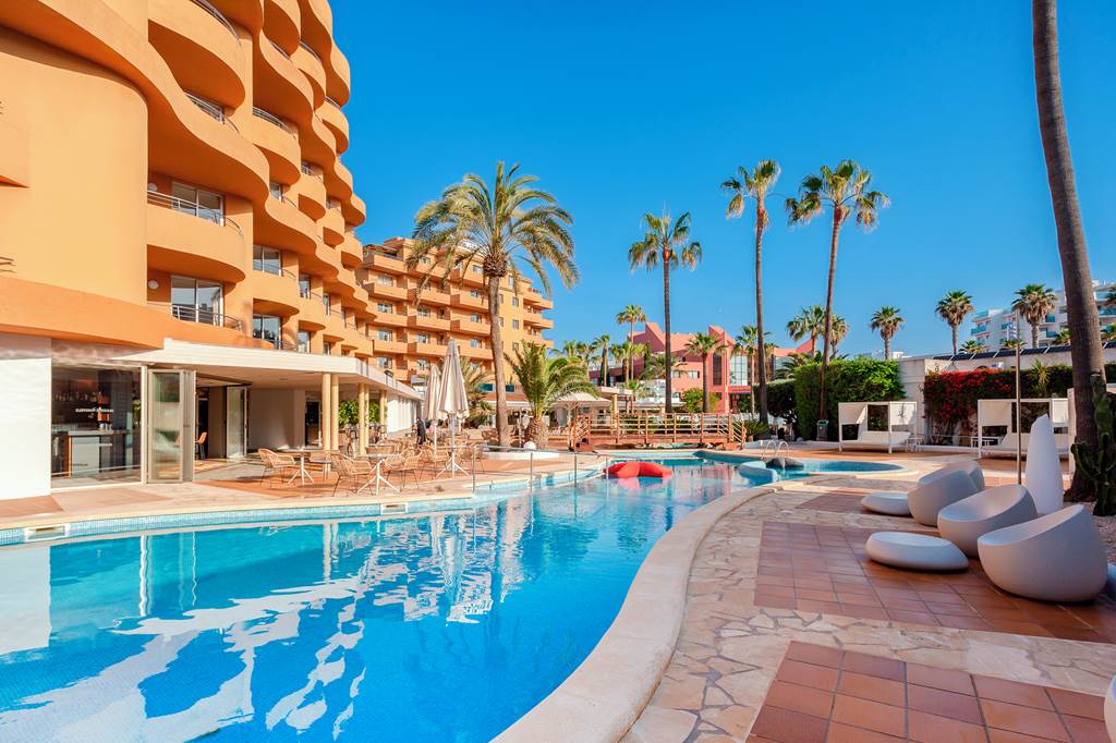 Cheap Deals to Majorca - 4 Star Marins Beach Club - Cala Millor 1